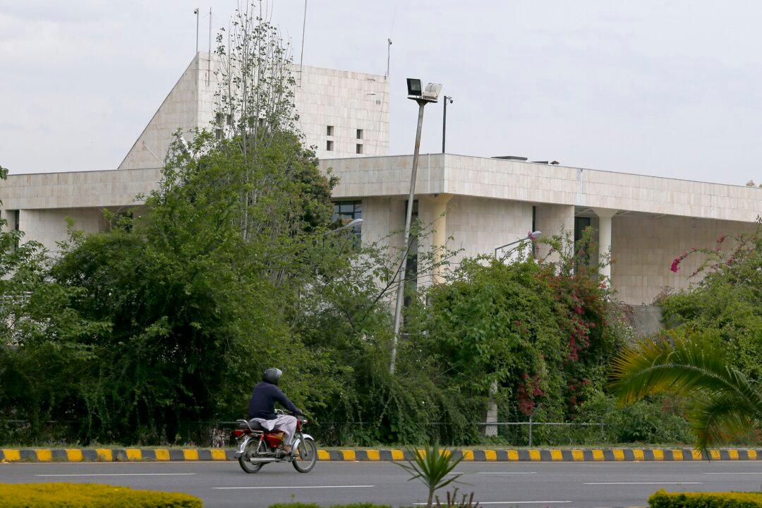 France Asks Citizens to Leave Pakistan Amid Violent Protests