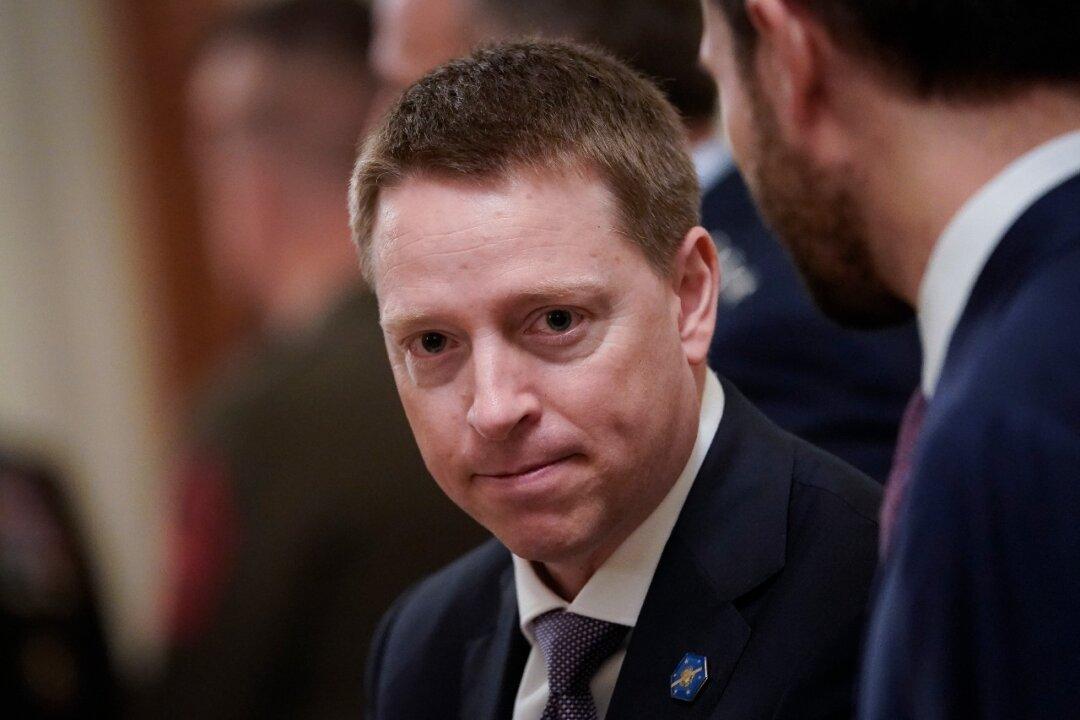 Beijing Pursuing ‘Offensive Decoupling’ Against West: Former Senior Official