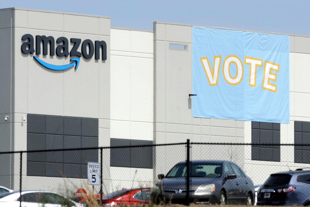 Why the Attempt to Unionize at a US Amazon Warehouse Failed