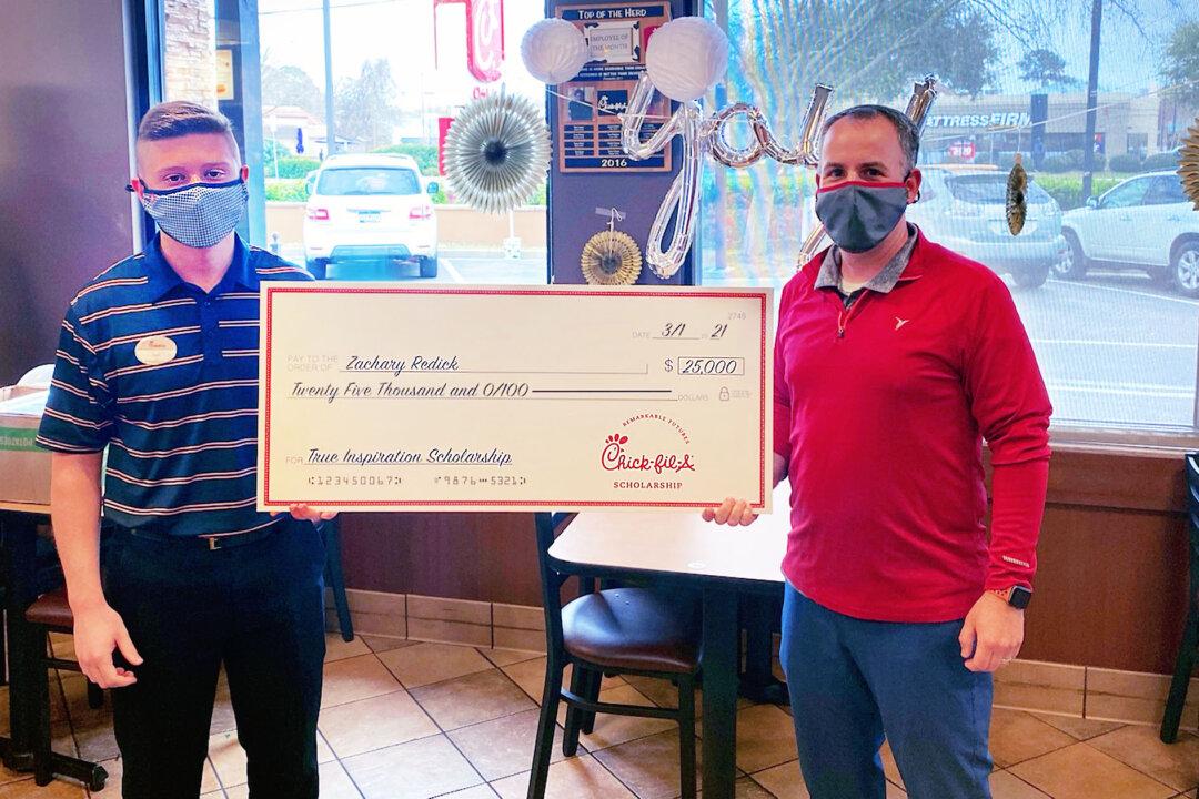 Chick-fil-A Employee Quit School to Care for Mom With Cancer–So Chain Gifts Him $25,000 Scholarship