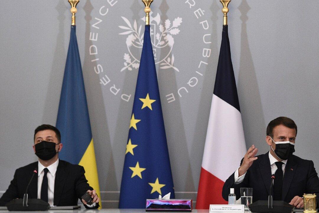 Macron Says Nations Must ‘Define Red Lines’ With Russia