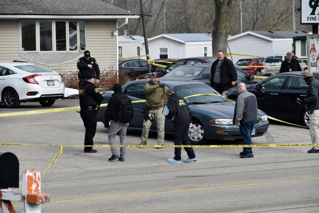 Suspect Still at Large After 3 Dead, 2 Injured in Wisconsin Bar Shooting