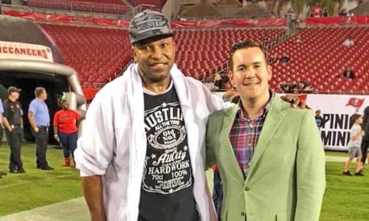 Former NFL Star Falls Into Addiction After Knee Injury–Until College Student Stranger Lends a Hand