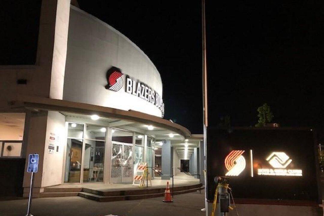 Portland Rioters Smash Windows at Popeye’s, Boys and Girls Club