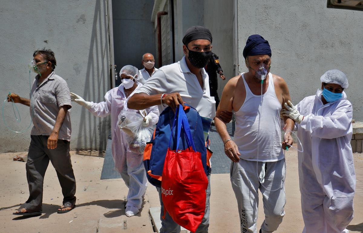 Citizen Volunteers Lead India COVID-19 Relief Effort as Cases Rise to Record Numbers