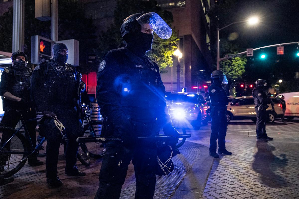 Portland Rioters Smash Windows at Starbucks, Attack Police Officer