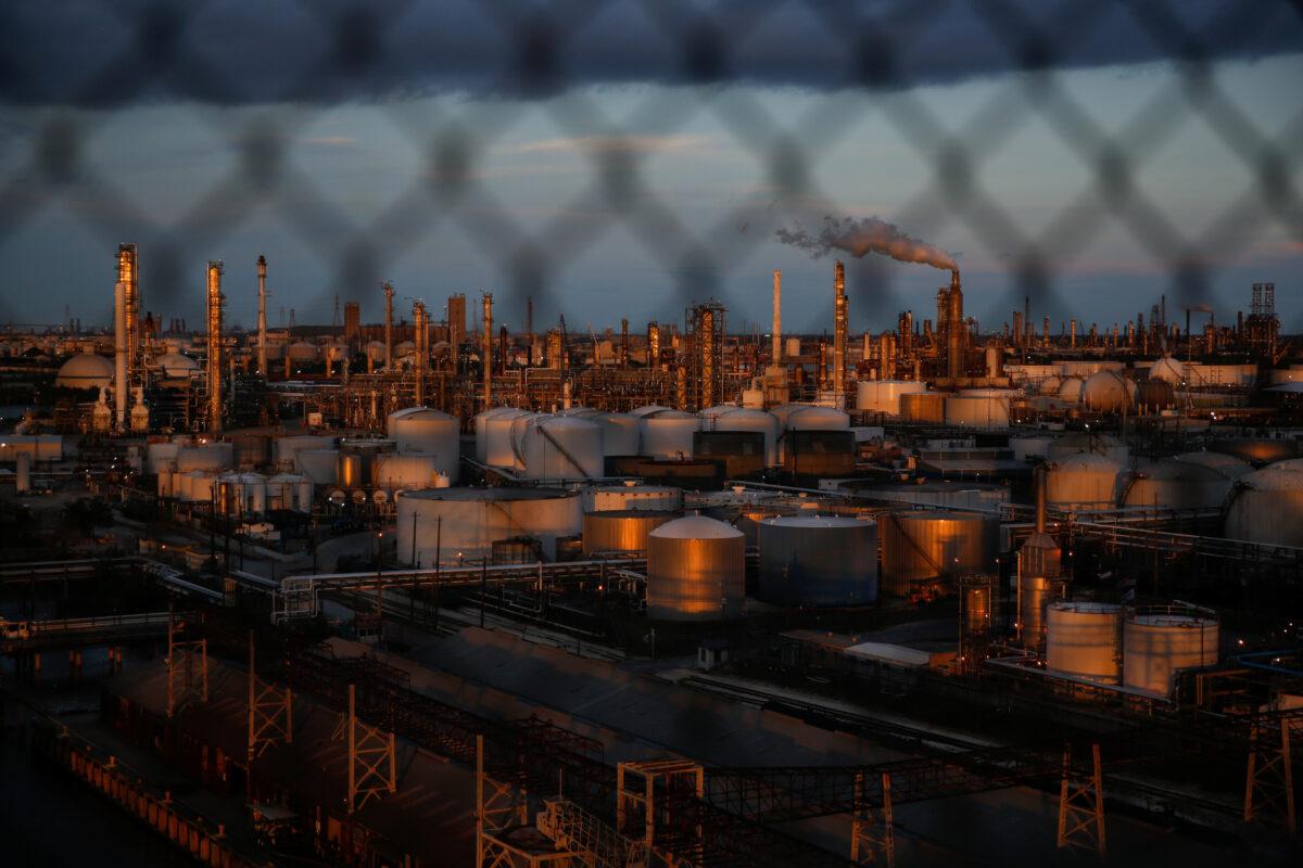 Chemical plants and refineries near the Houston Ship Channel next to the Manchester neighborhood in the industrial east end of Houston, Texas, on Aug. 9, 2018. (Loren Elliott/Reuters)