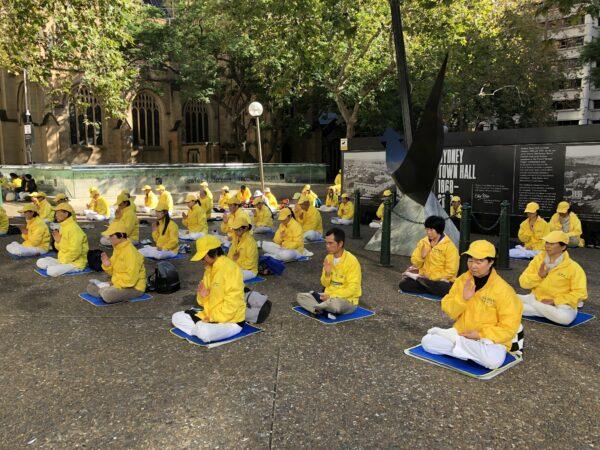 Falun Gong practitioners in a peaceful rally at Sydney Town Hall, Australia on April 23, 2021. (Rebecca Zhu/The Epoch Times)