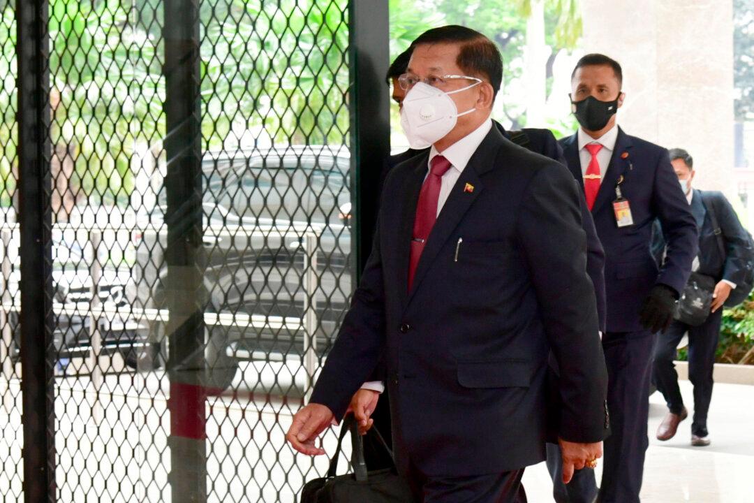 ASEAN Leaders Tell Burma Coup General to End Killings