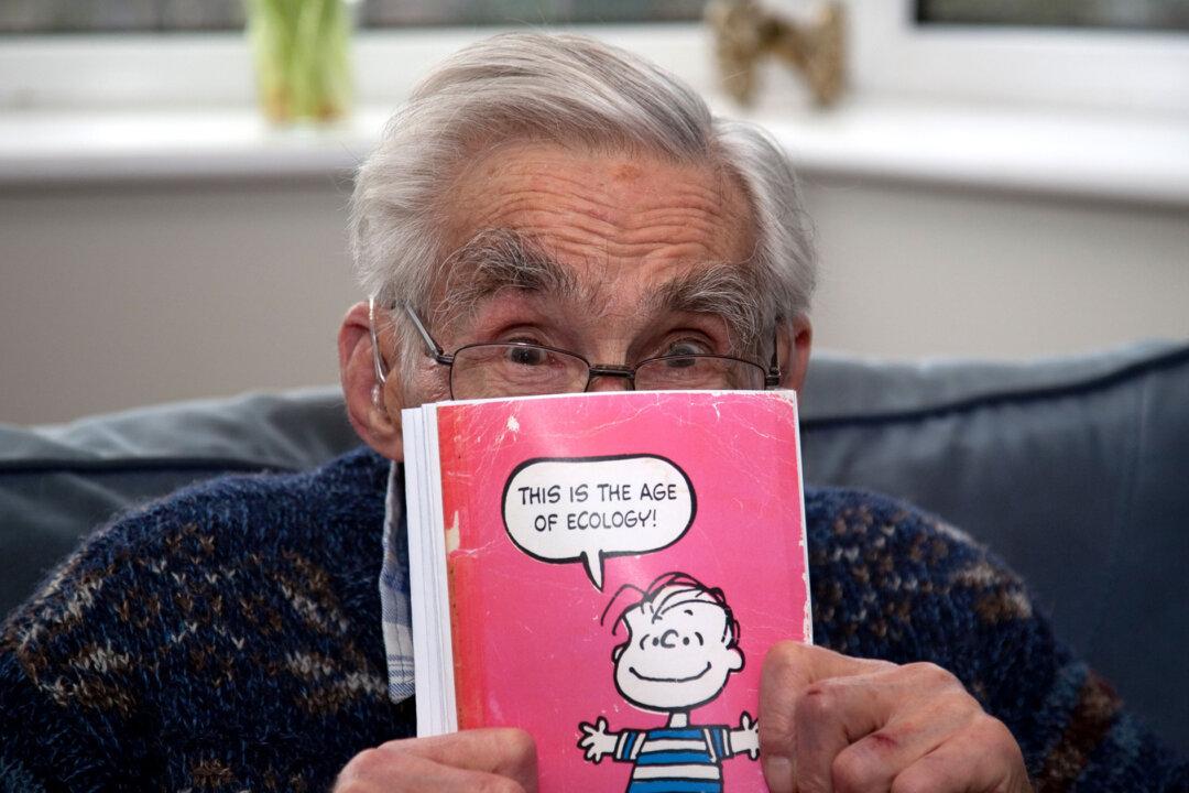 Family Sends Same Birthday Card for 50 Years, It’s So Fragile They Now Hand-Deliver It