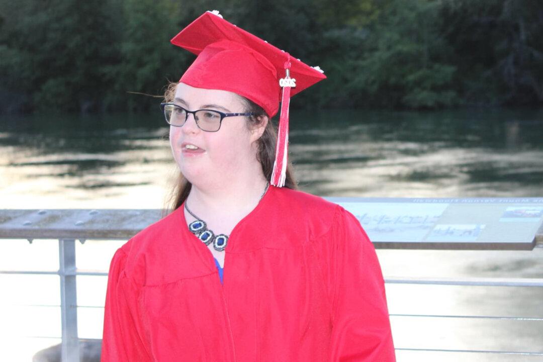 Girl With Down Syndrome, Autism, and Cerebral Palsy Graduates From College, Wins Award