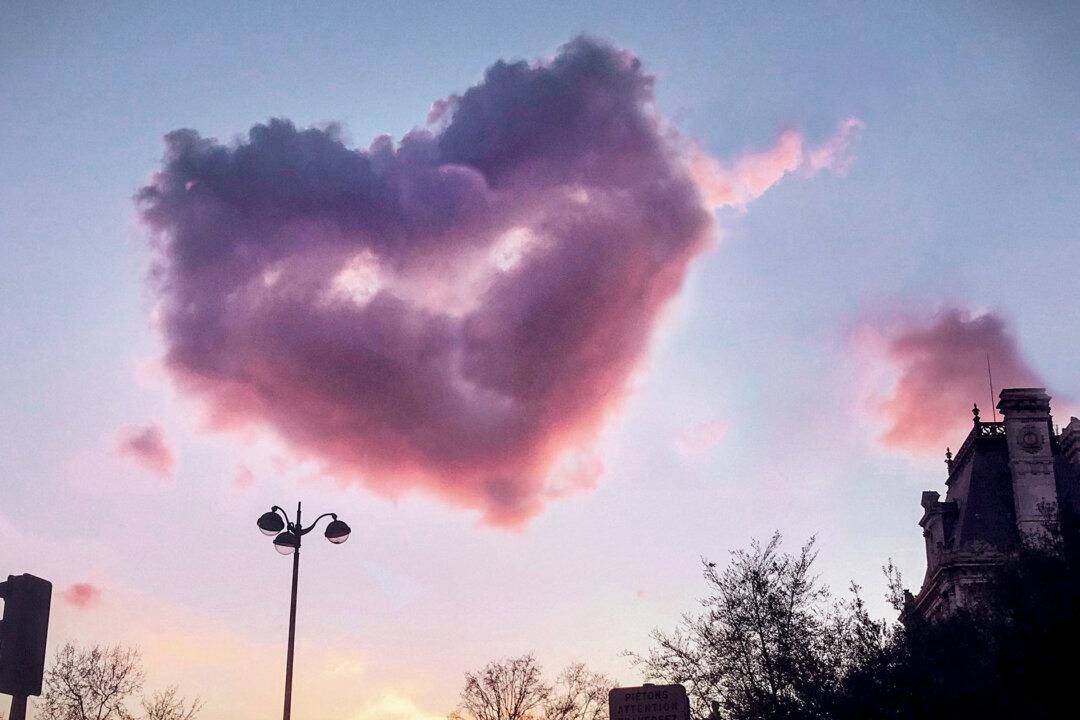 Photographer Snaps Pink Cloud Perfectly Shaped Like a Heart in Sky Over Paris