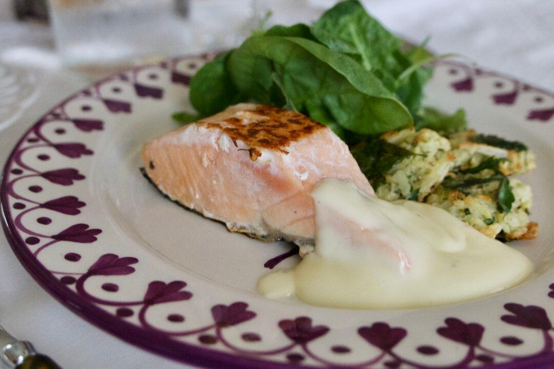 Pan-Seared Salmon With Faux Hollandaise