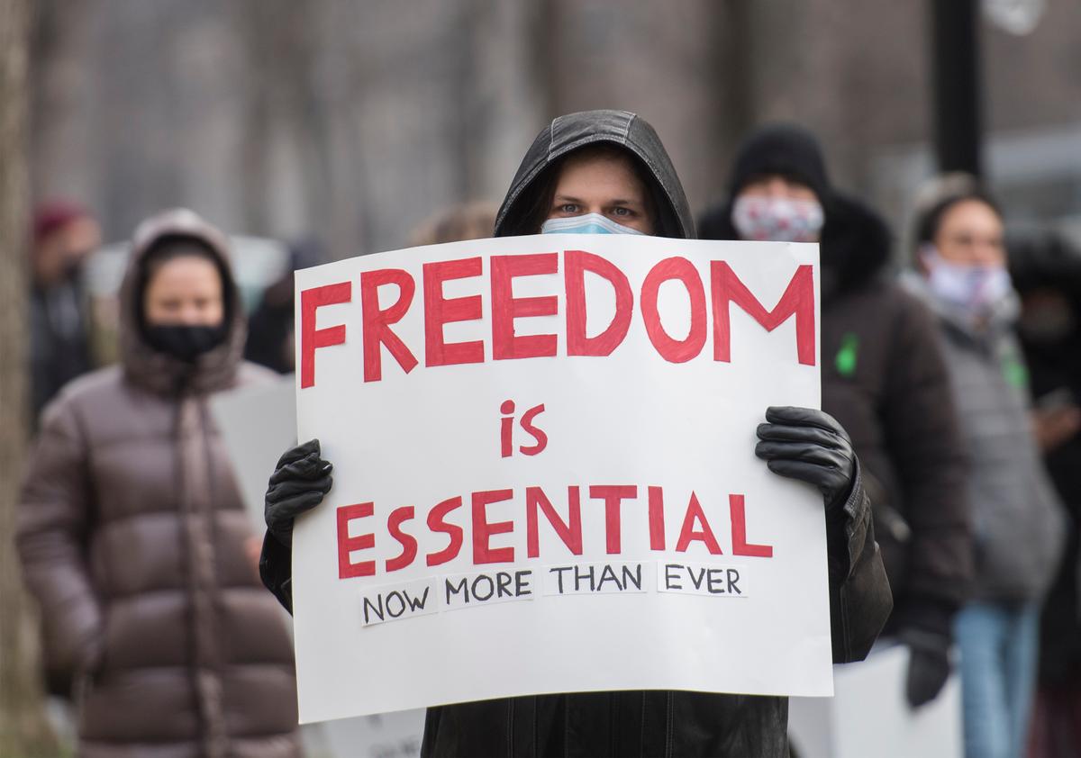 Thousands Protest COVID Restrictions in Montreal