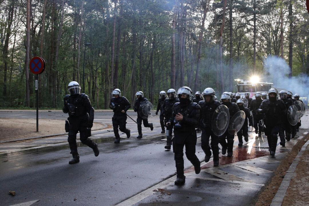 Police Break up Brussels Anti-Lockdown Party