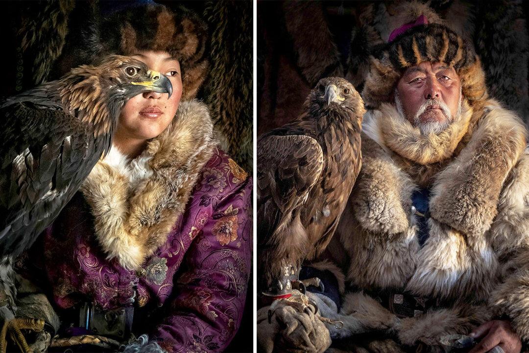 Photographer Treks to Mongolia to Capture Eagle Hunters From Ancient Tribe—the Last of Their Kind