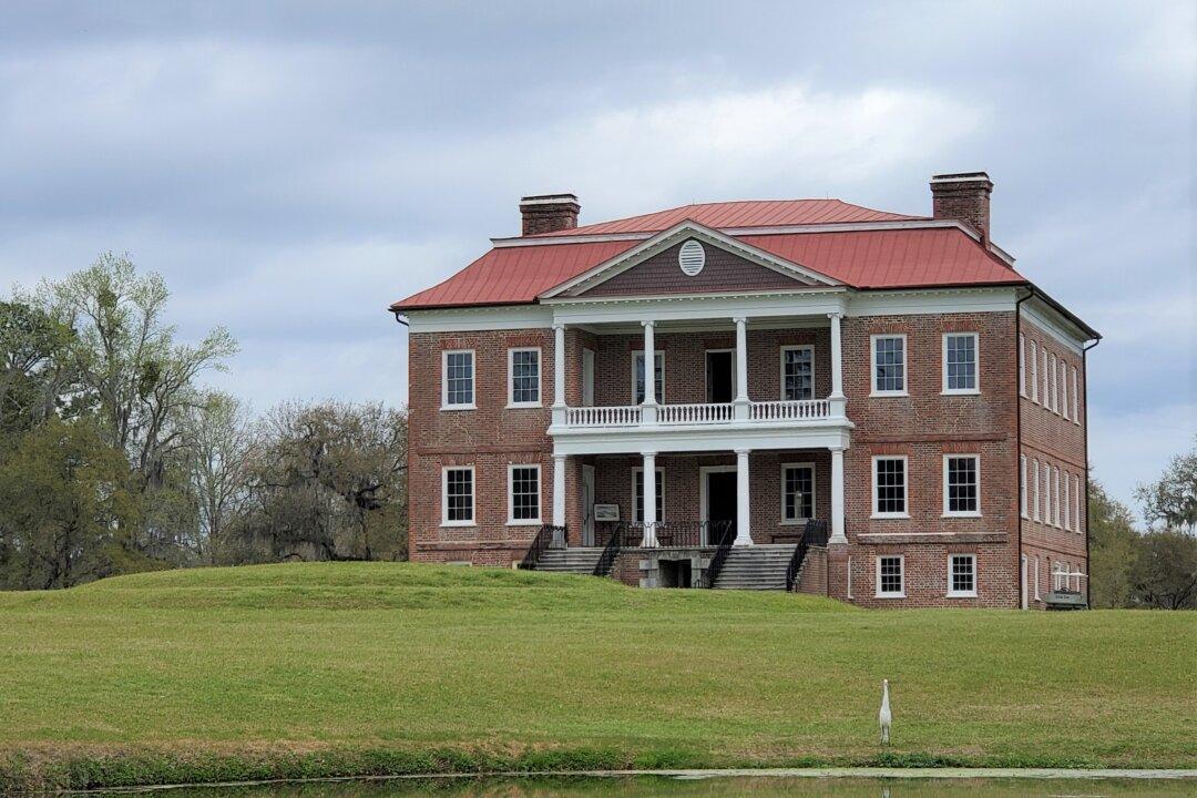 House of Beauty: Colonial Revival Style