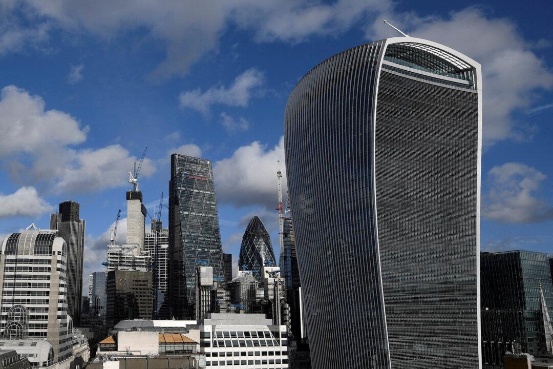 Lockdowns Push London Firms Toward ‘Long-Term Shift’ of Hybrid Working