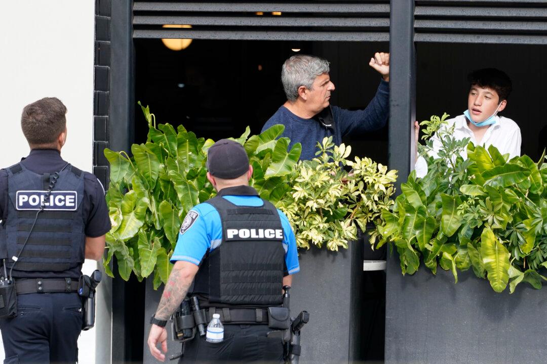 Police: 3 Hurt in Florida Mall Shooting, Suspects in Custody