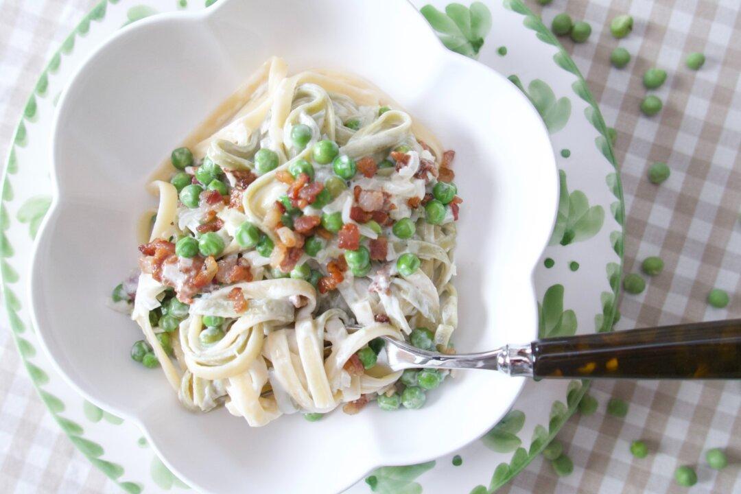 Fettuccine With Cream, Peas, and Bacon