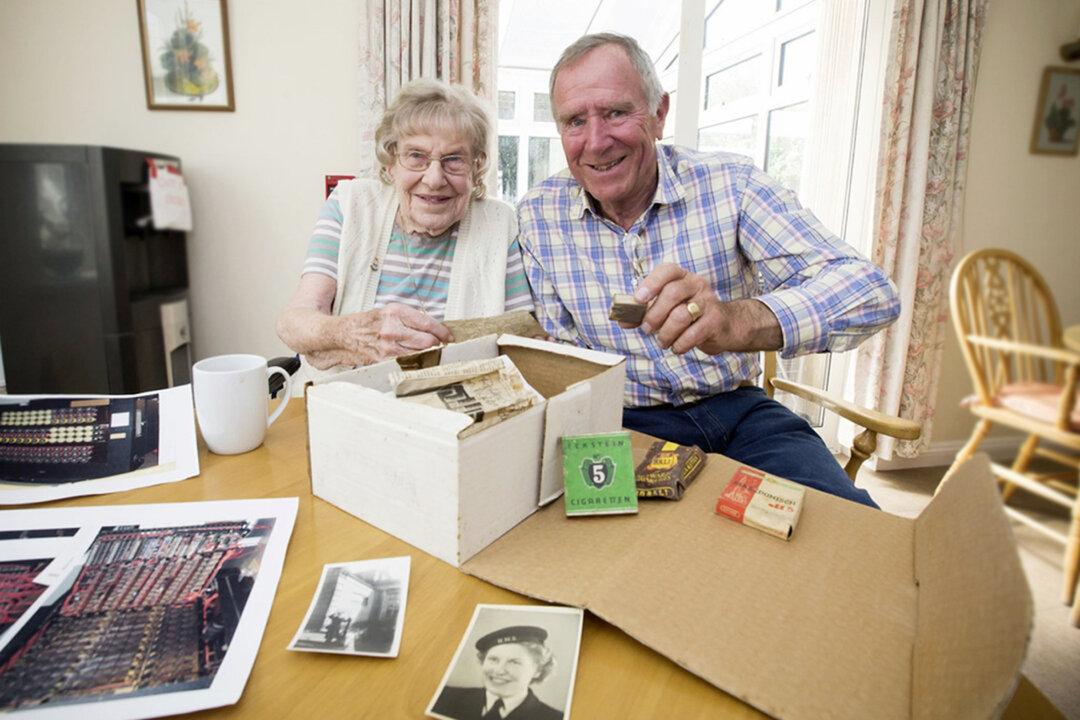 Couple Find WWII Messages Under Floorboards, Get Bletchley Park Code Breaker to Crack It
