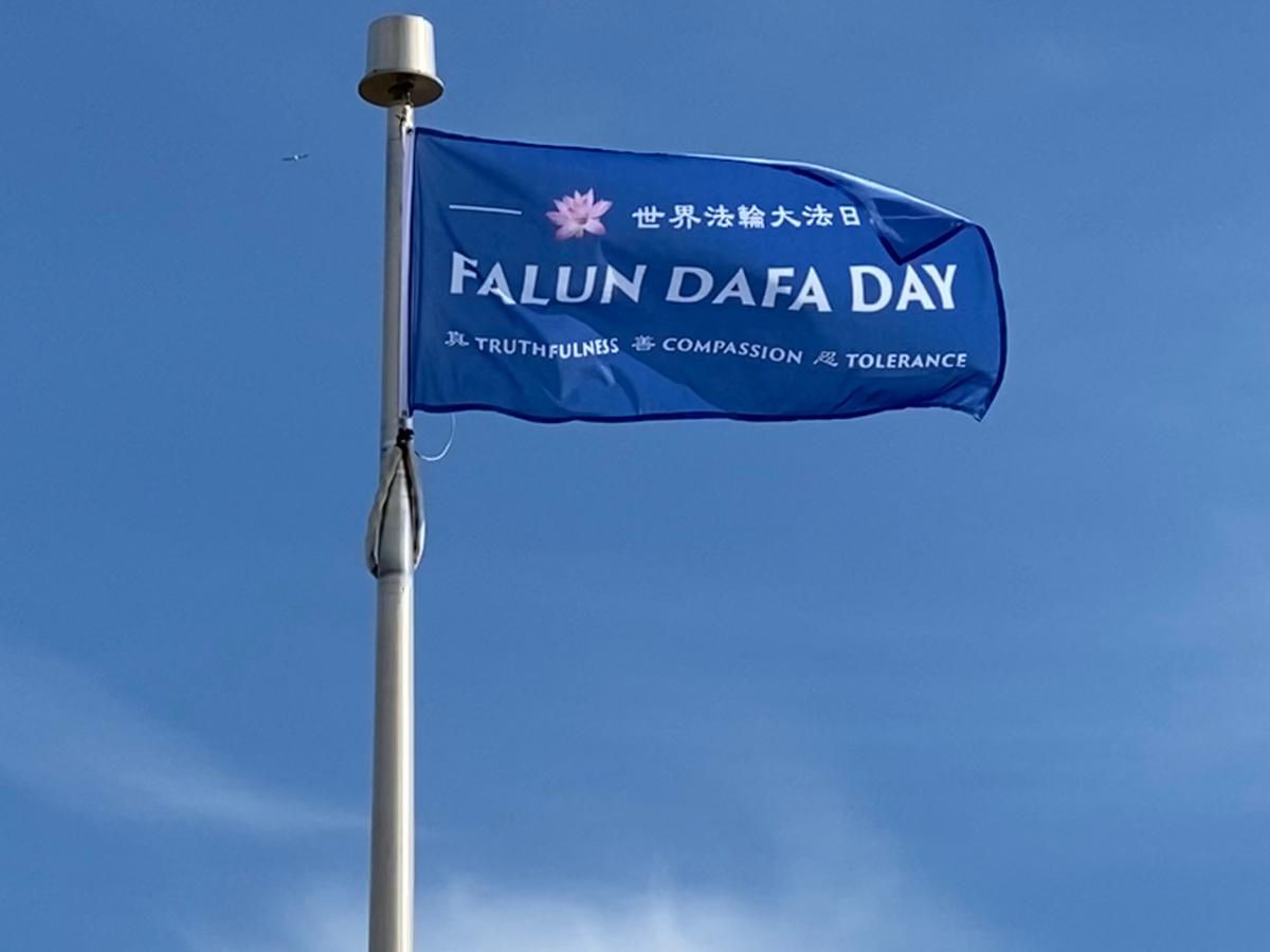 Cities in Canada Raise ‘Falun Dafa Day’ Flags Ahead of World Falun Dafa Day