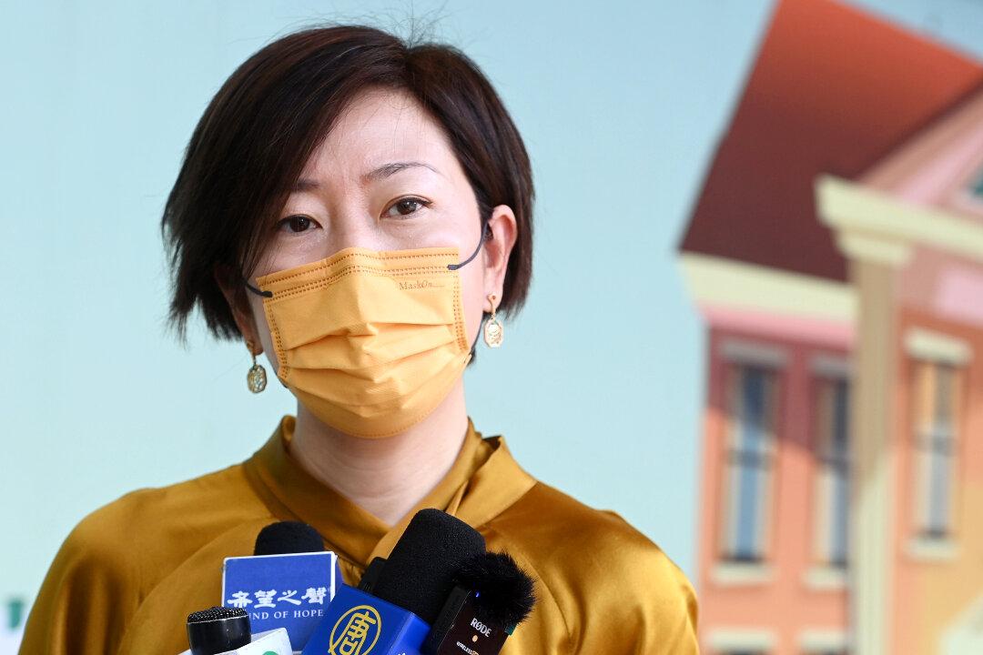 Epoch Times Reporter in Hong Kong Attacked by Bat-Wielding Man
