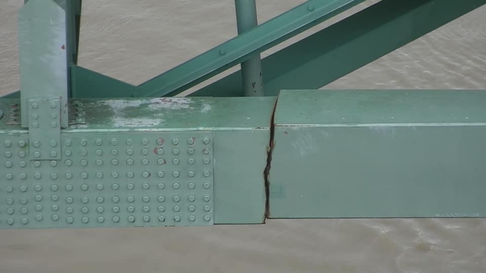US Coast Guard Closes Mississippi River Portion After Large Bridge Crack Found
