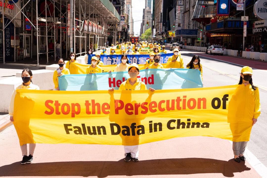 Thousands of Falun Gong Practitioners March Across Manhattan to Showcase Hope and Resilience