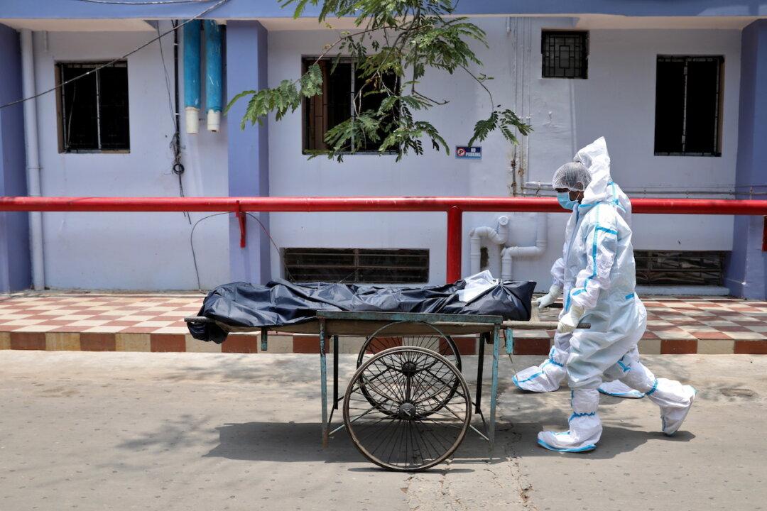 More Than 4,000 Indians Die of COVID-19 for Second Straight Day