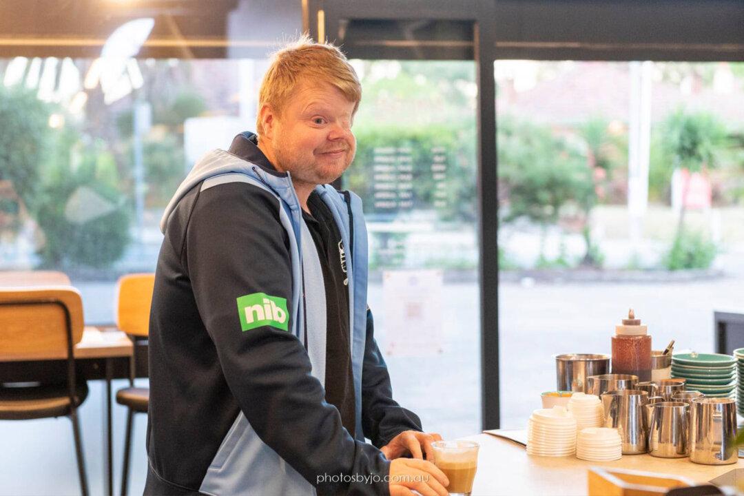 Blind Chef Opens Cafe After Losing His Vision to Cancer and Being Forced to Quit His Job