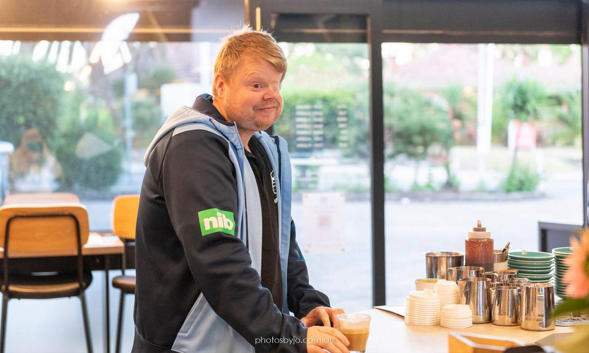 Blind Chef Opens Cafe After Losing His Vision to Cancer and Being Forced to Quit His Job