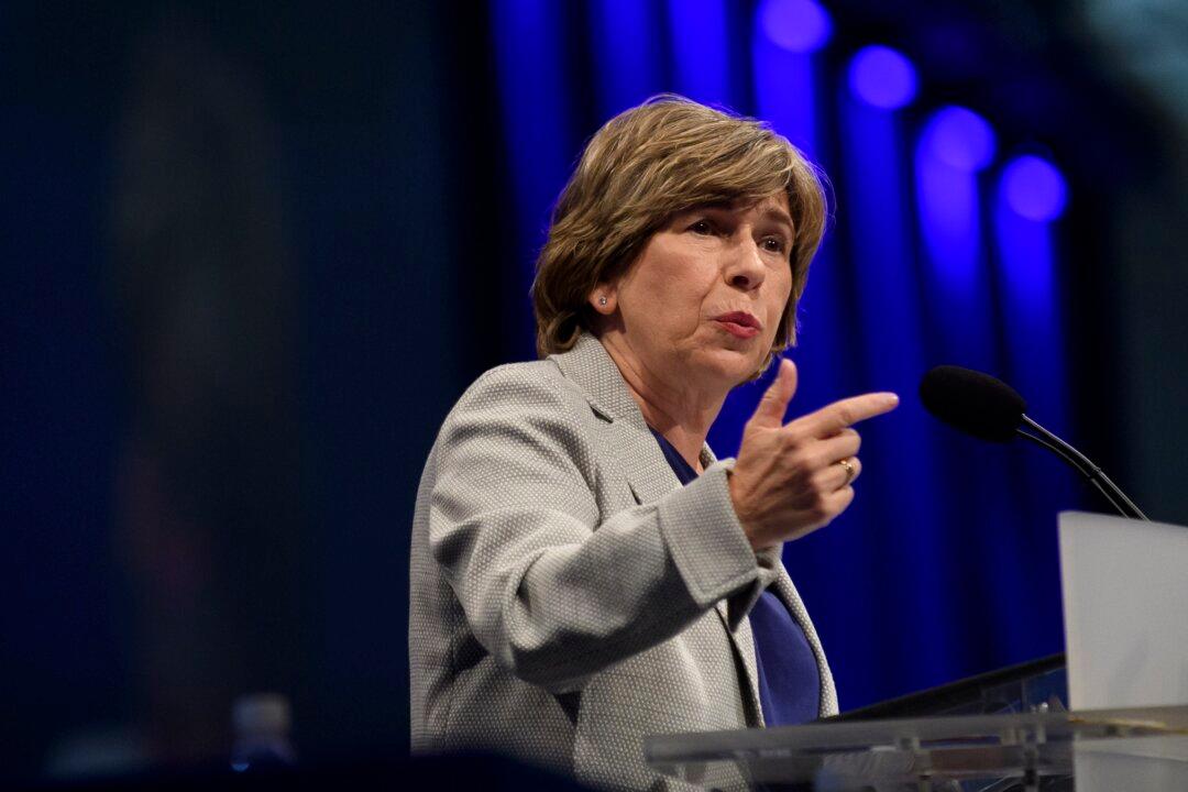 Teachers’ Union Head Apologizes for Not Wearing Mask Indoors, Says People Had a ‘Hard Time Hearing’