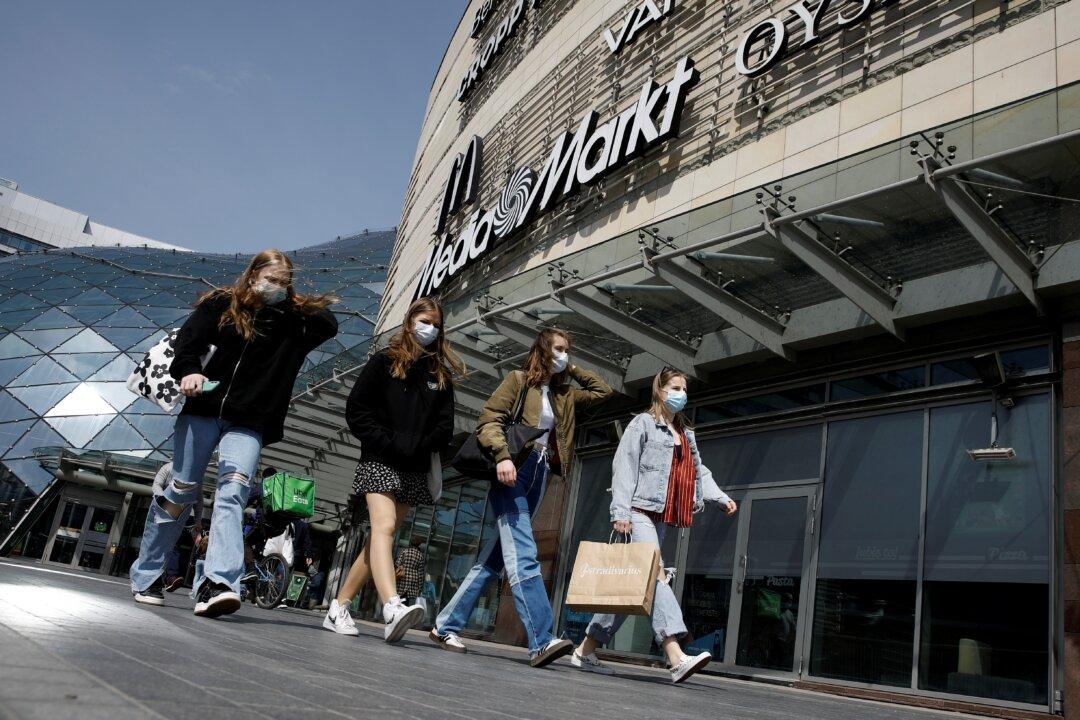 ‘Like New Year’s Eve’: Polish Bars Celebrate Midnight Reopening