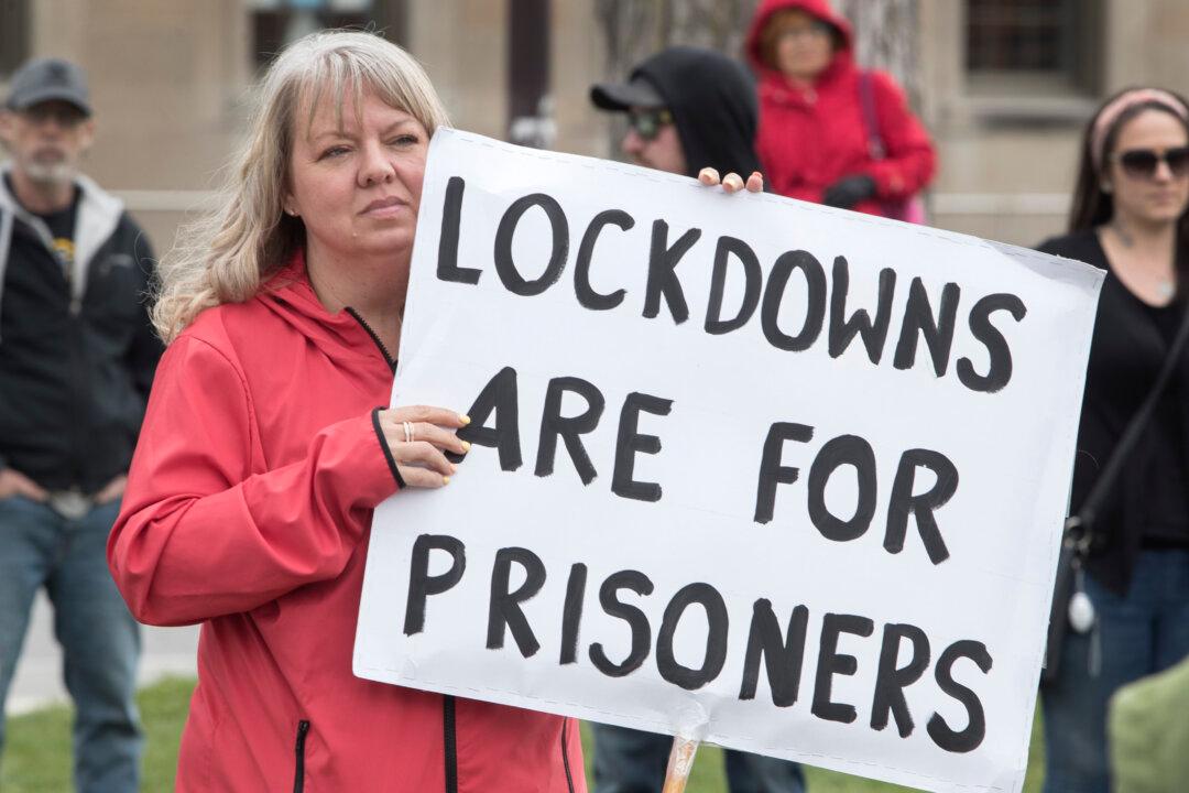 Thousands March in Toronto Against Lockdowns