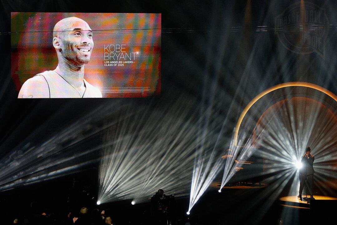 ‘Dear Kobe, Thank You’: Lakers Legend Bryant Enshrined in Hall of Fame