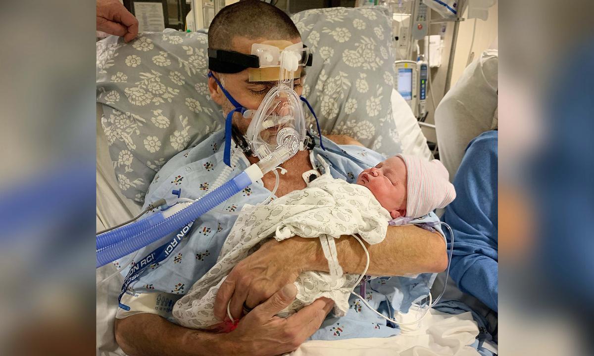 Dying Dad Fulfils Last Wish to Hold Newborn Son in His Arms, Dies Next Day of Lung Disease