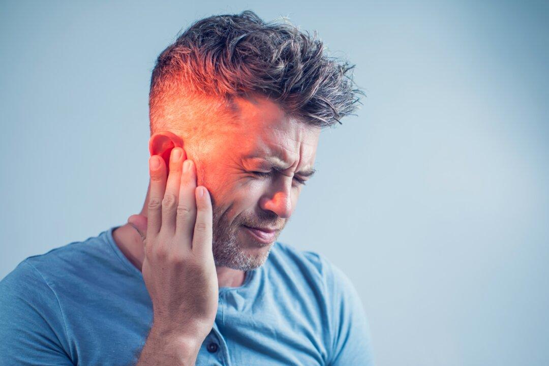 This Ear Condition Warns of Coronary Disease—Press This Spot on the Ears