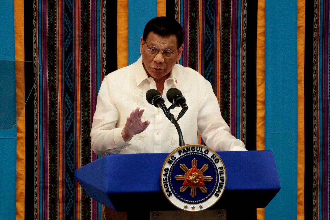 Philippines’ Duterte Issues Gag Order Over South China Sea