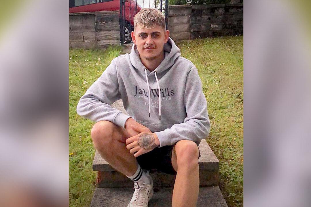 Teen Finds Elderly Woman in Burning House, Rushes in Risking His Own Life, Saving Hers