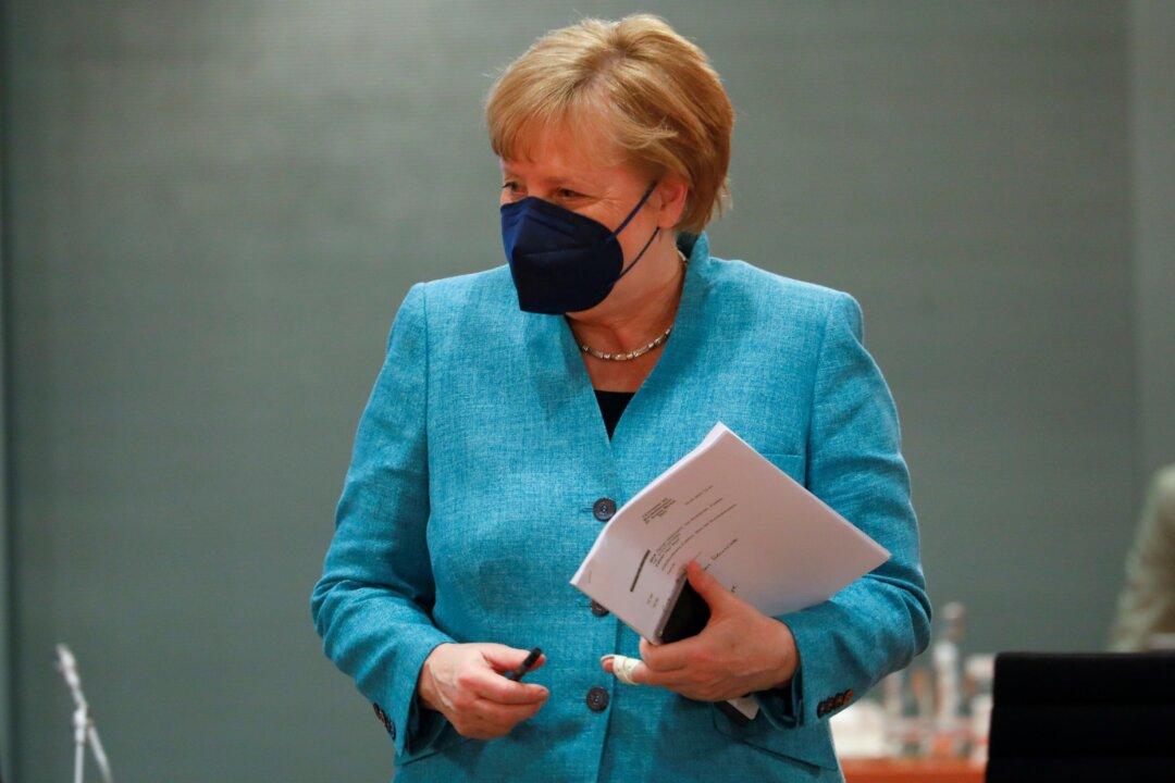 Merkel Bemoans Lack of EU Expertise in Chips, Batteries