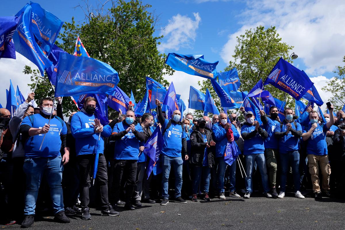 Angry French Police Hold Huge, Emotional Rally at Parliament