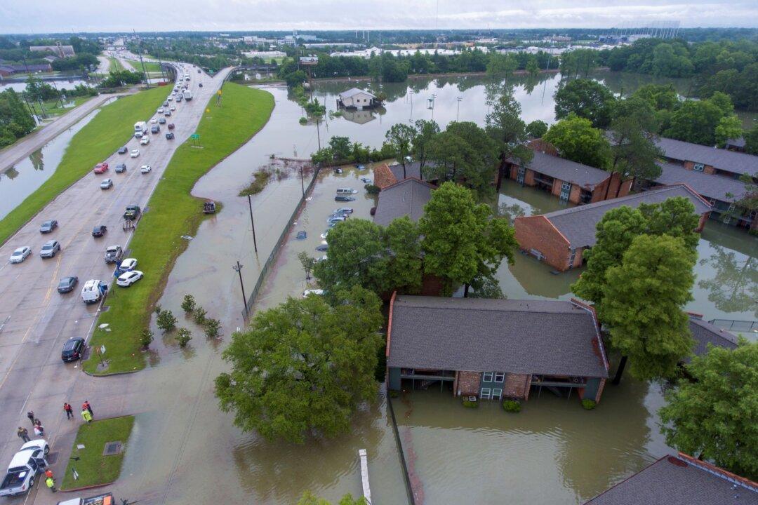 Heavy Rains in Texas, Louisiana Add to Misery in Flood Zones