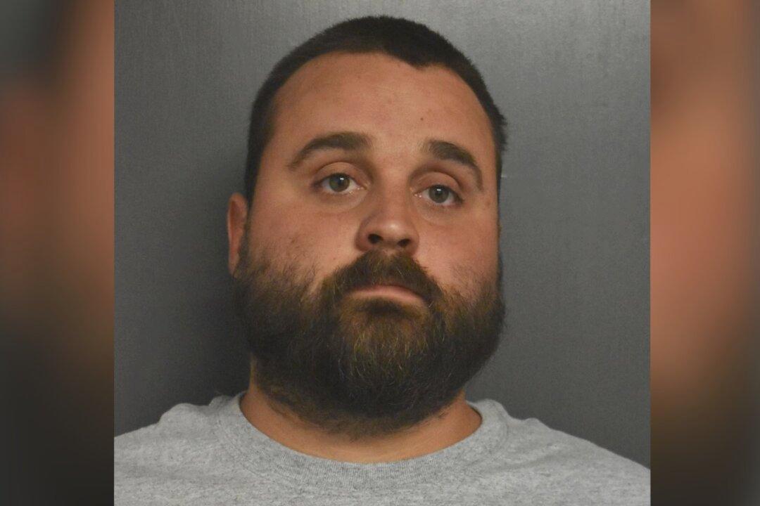 Man Seen in Video Allegedly Trying to Kidnap 11-Year-Old Girl in Florida Arrested