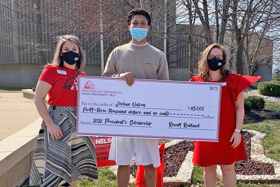 Teen Earns Scholarship, Decides to Donate His Own Savings to Another Student in Need