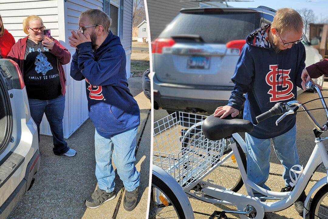 Man With Rare Genetic Disease Gets His 3-Wheeled Bike Stolen—Then Kind Stranger Steps In to Help