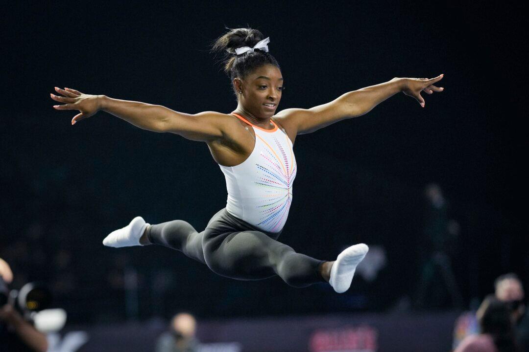 Simone Biles Makes History With Yurchenko Double Pike, Wins Title at US Classic