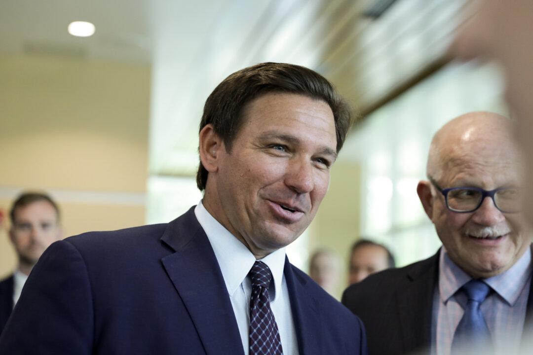 Florida Gov. DeSantis Pardons Violators of Masks Mandates, Social Distancing Rules