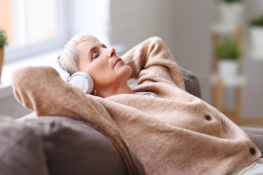 Sync Pink Noise With Brain to Get Better Deep Sleep