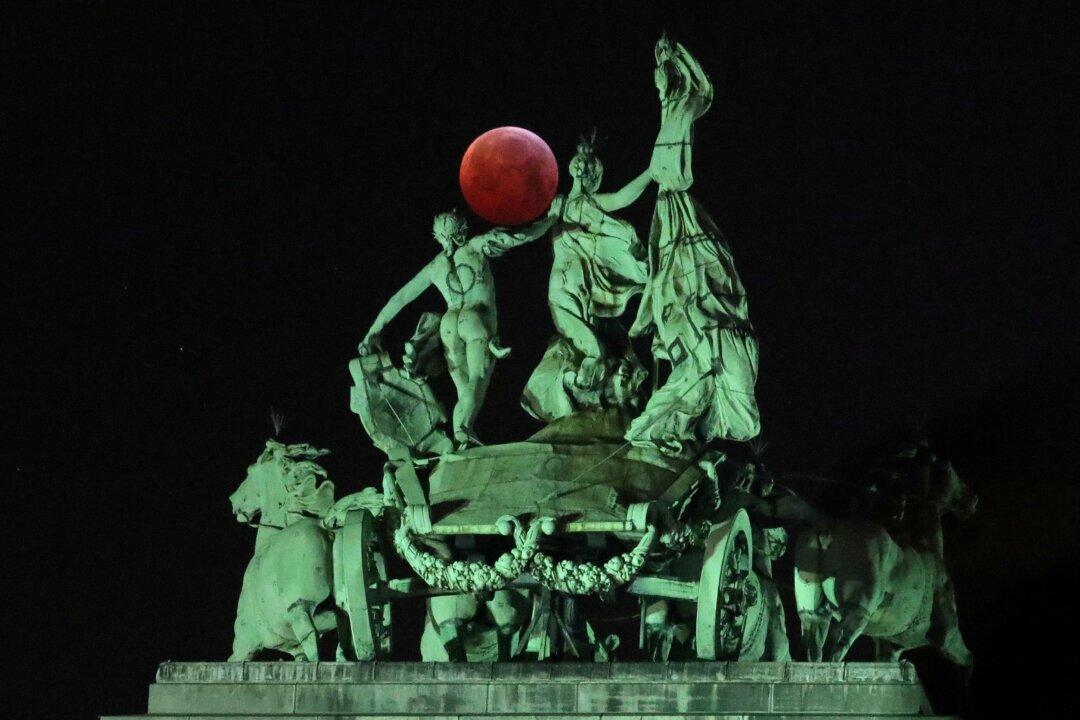 How to Watch the Upcoming ‘Super Flower Blood Moon’ Eclipse